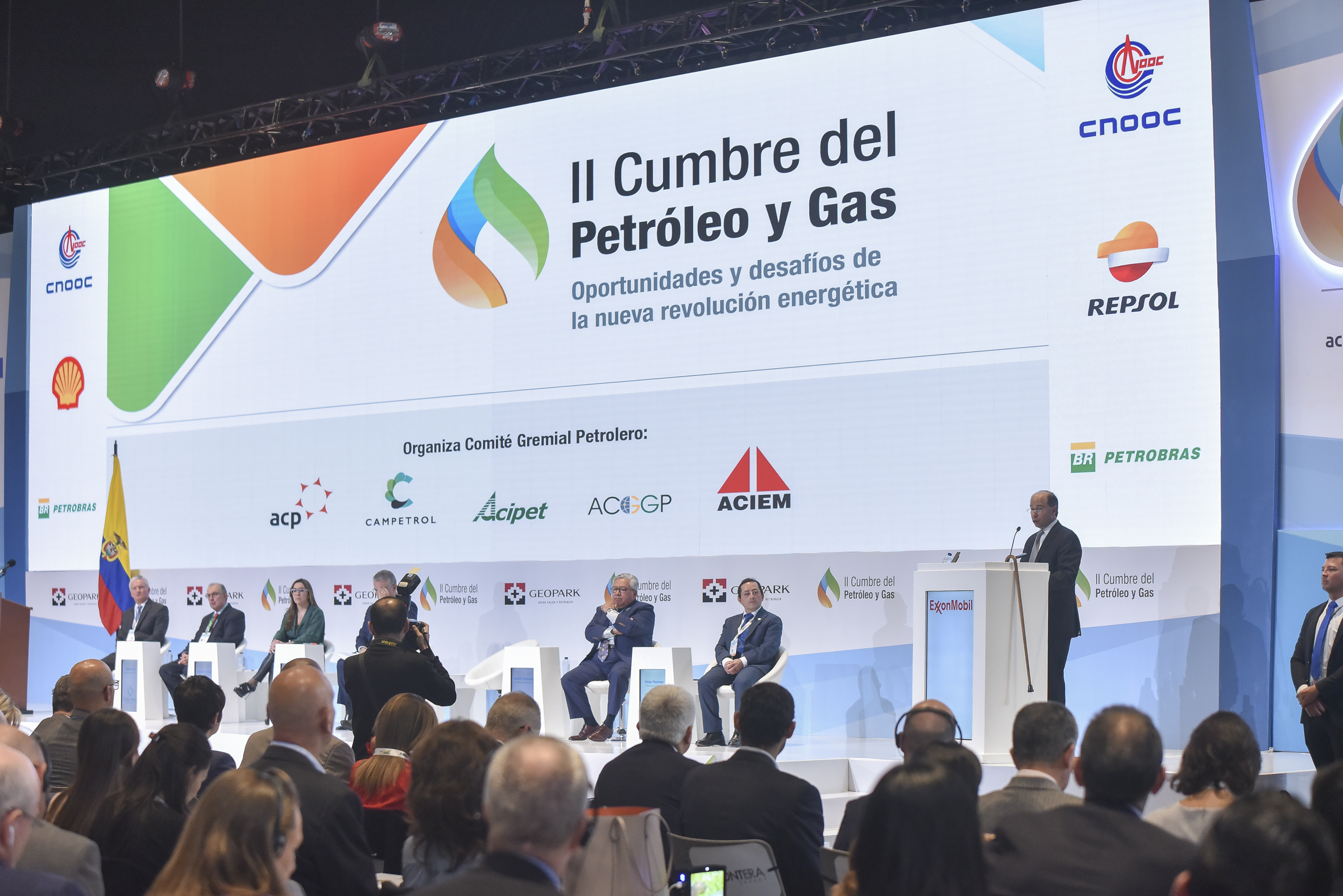 escenografía ii cumbre de petroleo y gas