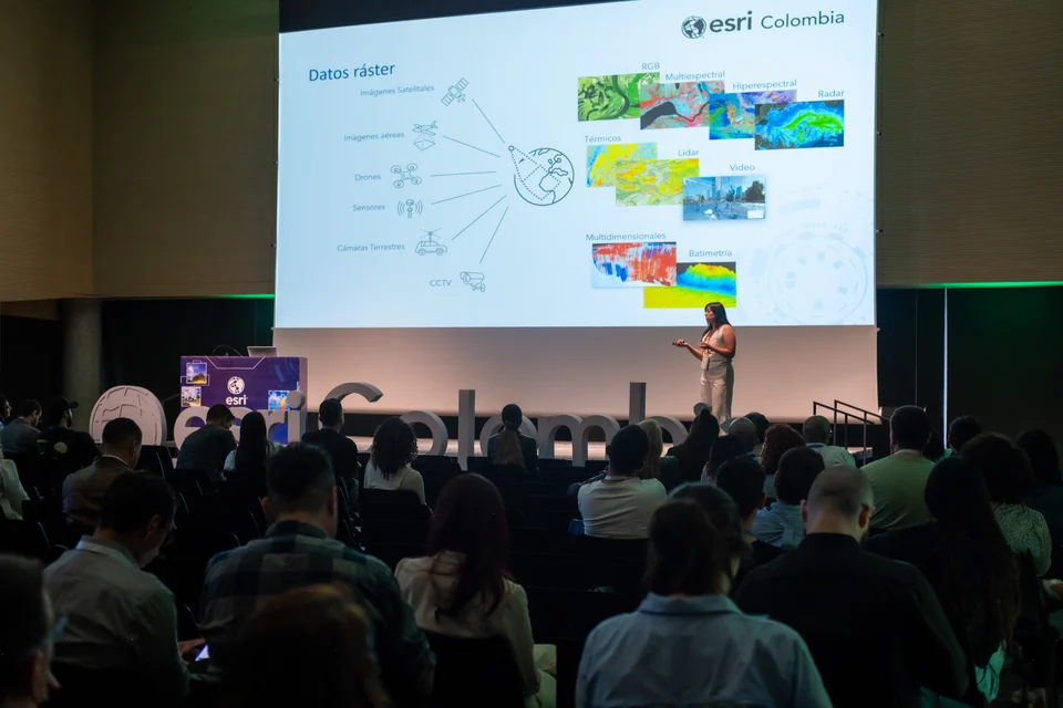 CRU Esri · Medellín · 2025 · fotografía 2