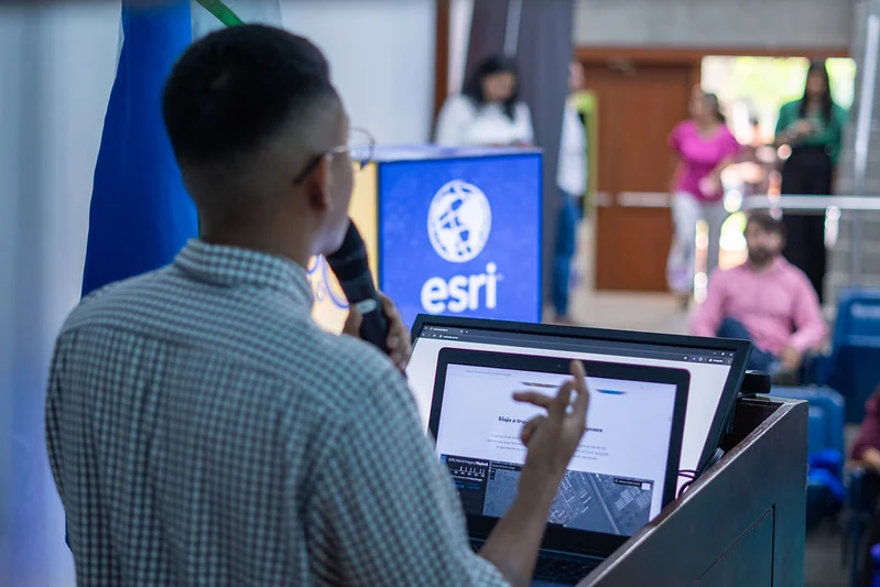 Planeta Esri · Cali · 2024 · fotografía 3