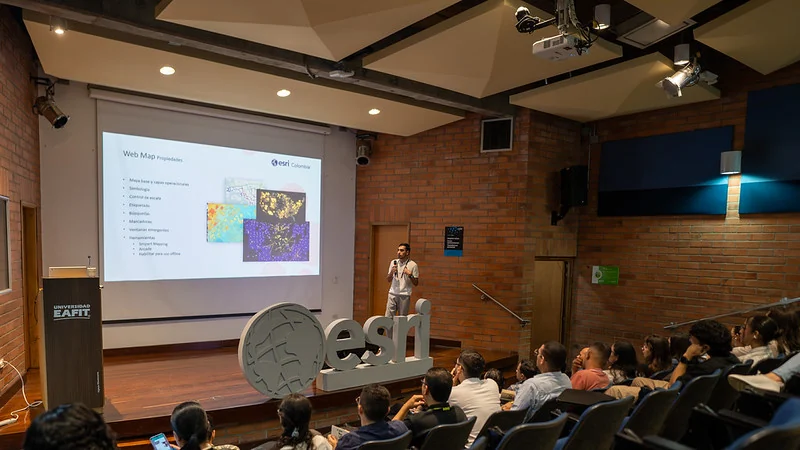 Planeta Esri · Medellín · 2024 · fotografía 1