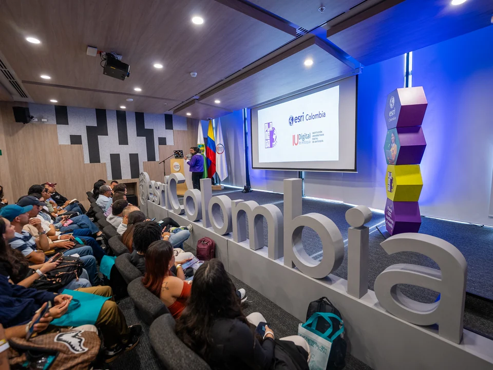 Planeta Esri · Medellín · 2025 · fotografía 1