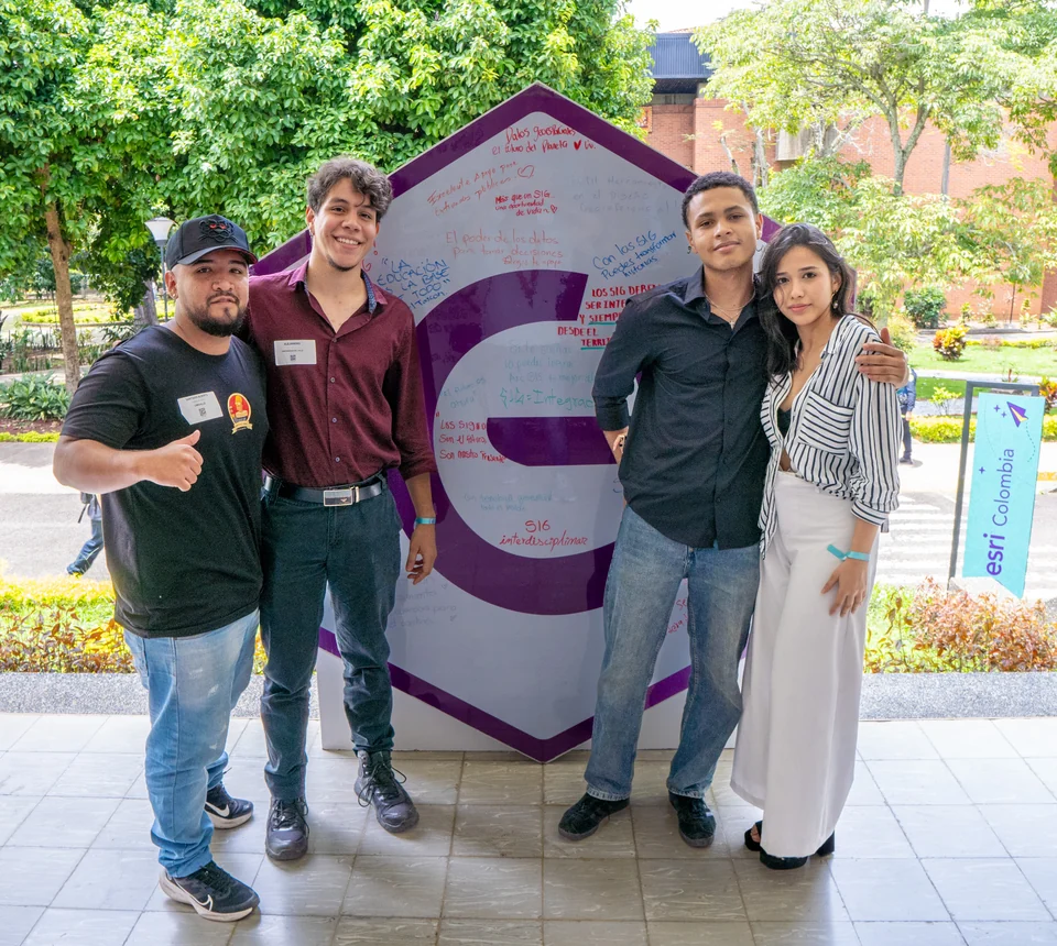 Planeta Esri · Cali · 2025 · fotografía 1