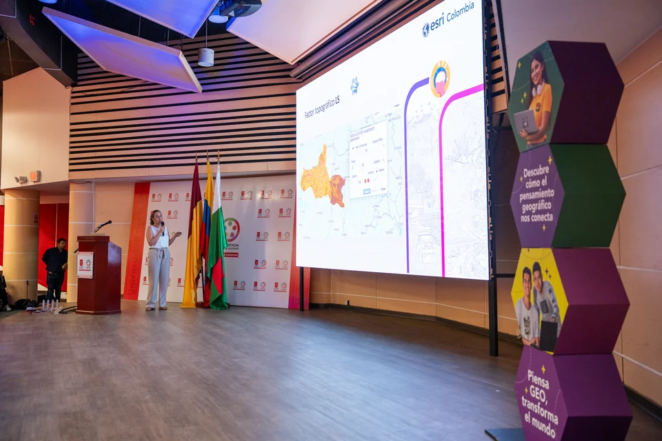Planeta Esri · Ibagué · 2025 · fotografía 1