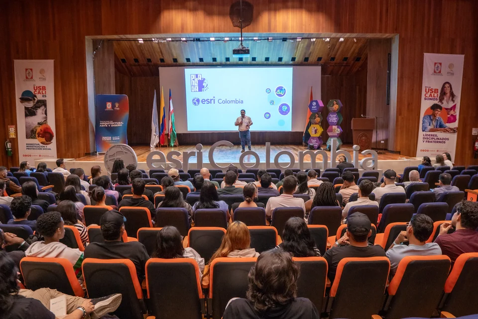 Planeta Esri · Cali · 2025 · fotografía 3